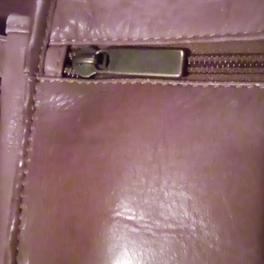 All Leather Large Messenger Bag With Handle And Large Adjustable Straps.